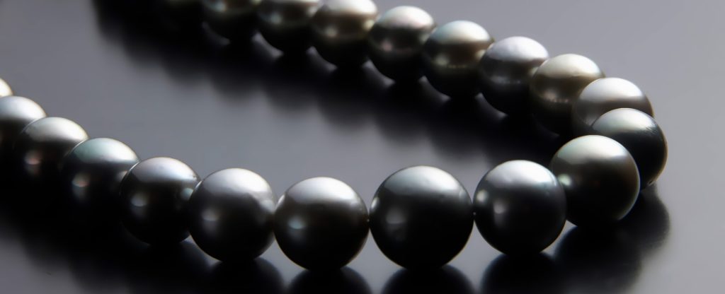 Black Chalcedony Meaning and Properties 4