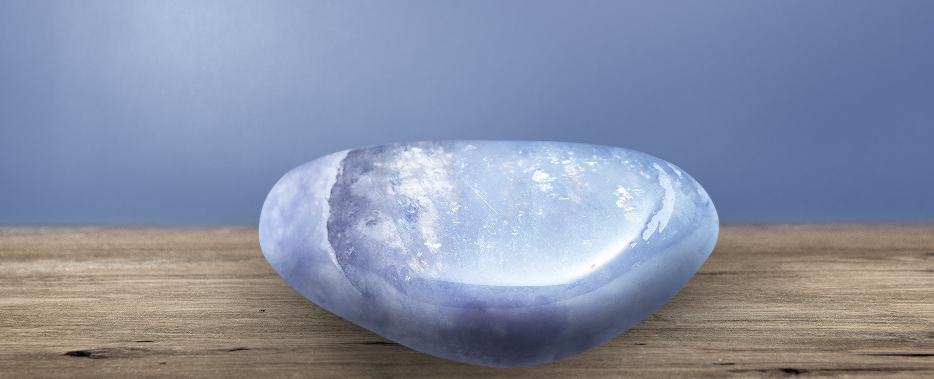 Blue Moonstone Meaning and Properties 1