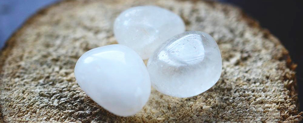 Snow Quartz Meaning and Properties 1