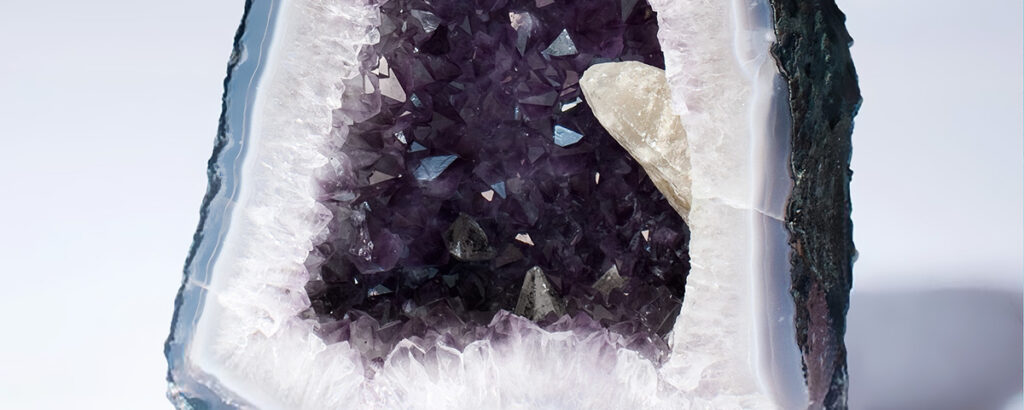 Black Amethyst Meaning and Properties 2