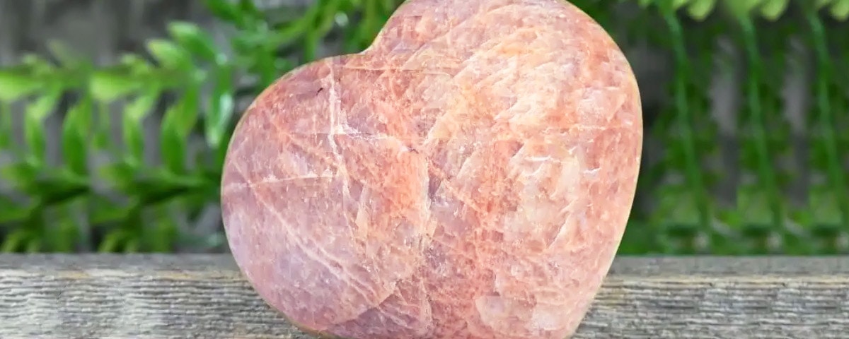 Pink Moonstone Meaning and Properties 1